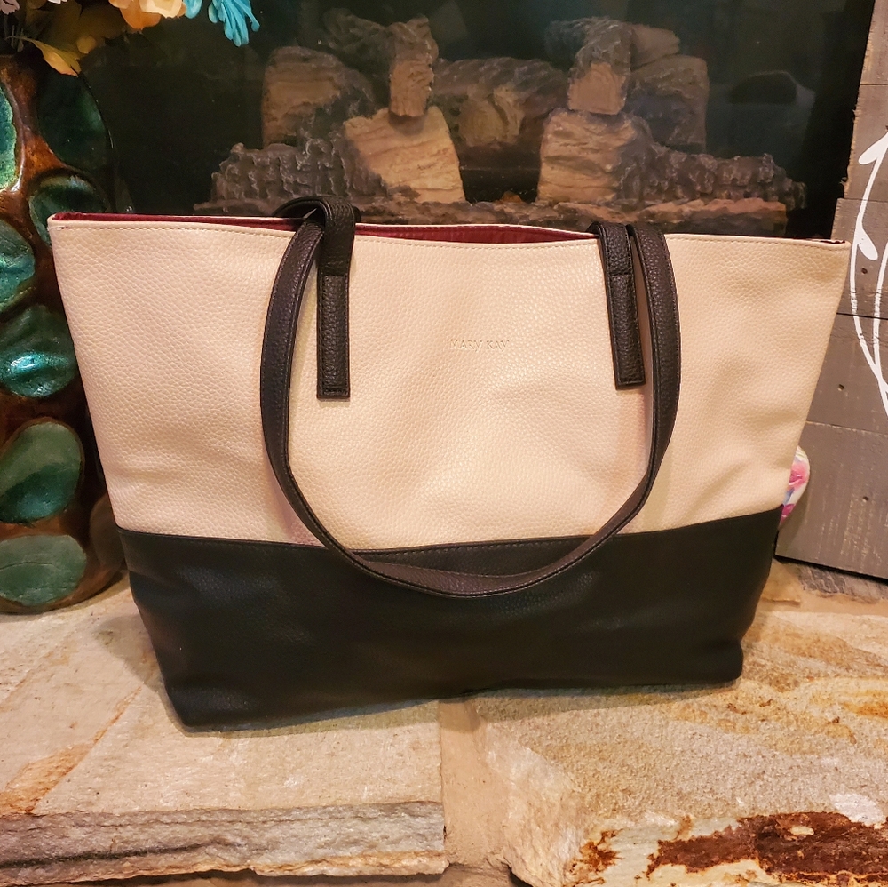 *NEW* Mary Kay Purse